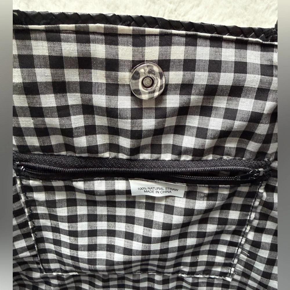 Black Woven Straw Tote Bag with Crochet Floral Accents - Picture 8 of 12